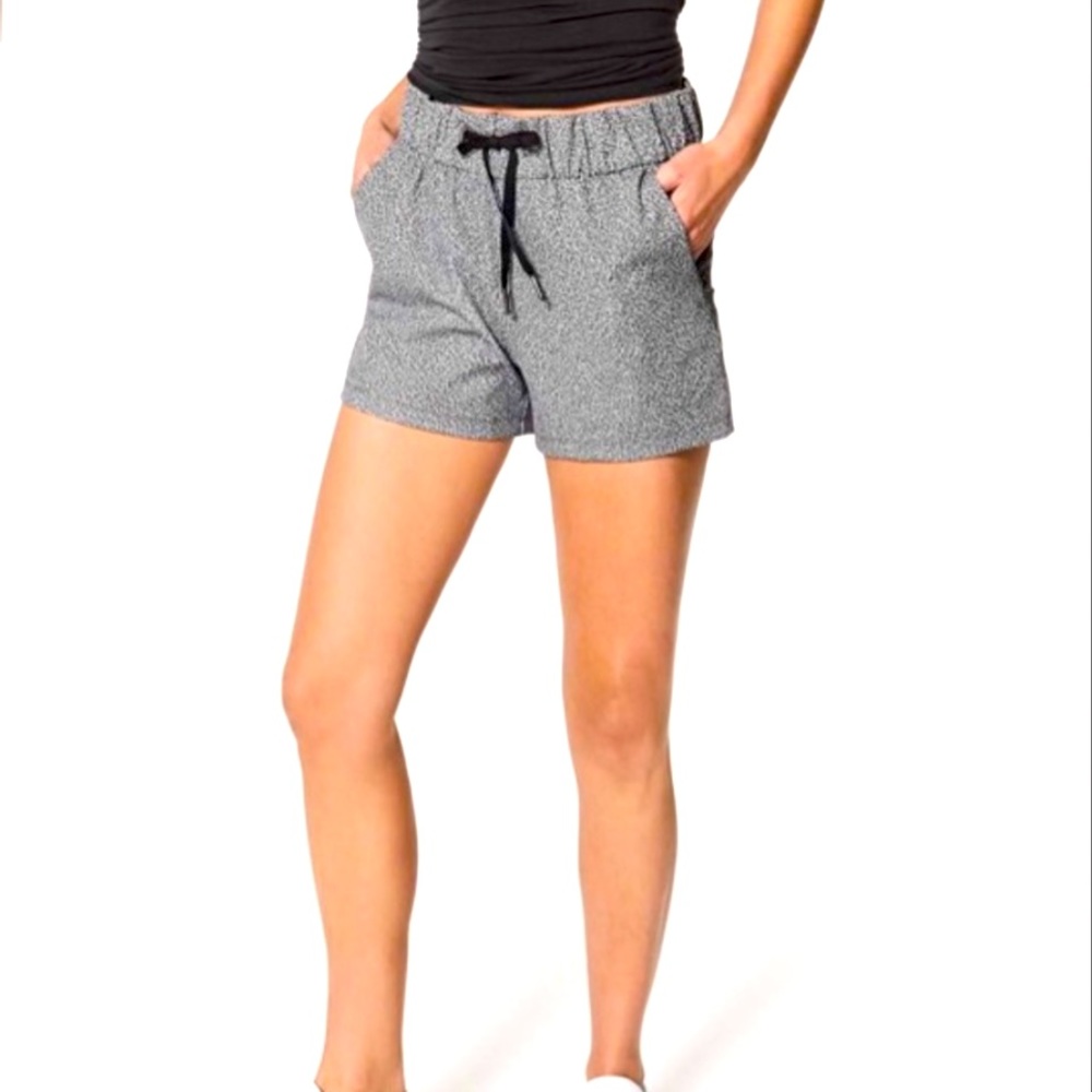 Lululemon on the fly shorts size 6